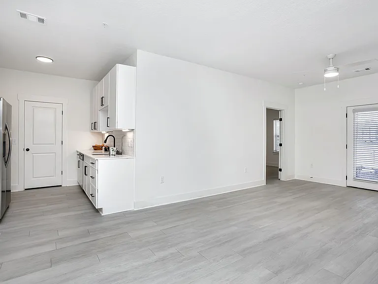 Joy Park Luxury Apartments — Photo 25