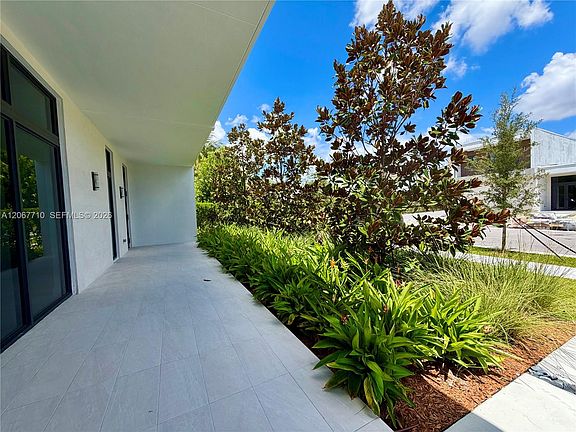 5th image of 16752 Botaniko Dr S