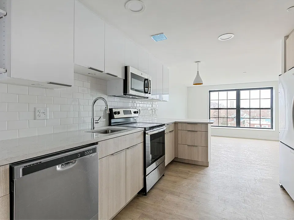 10 Soden St #204