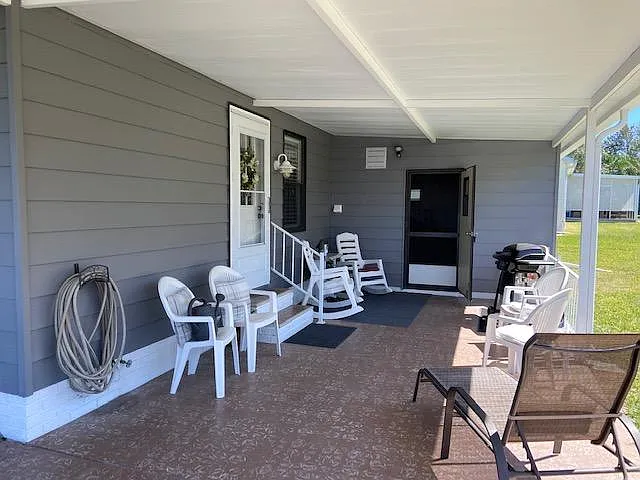 932 Oleander St — Photo 3