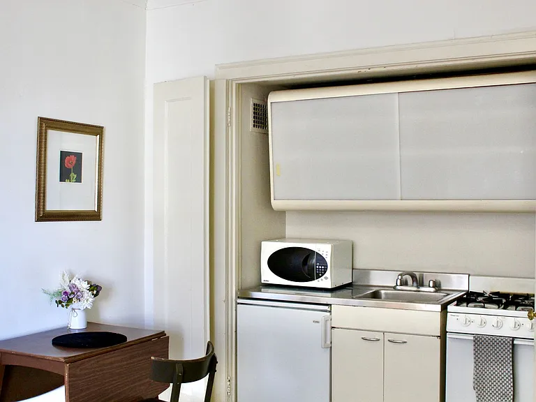 Canterbury Court Apartments — Photo 58