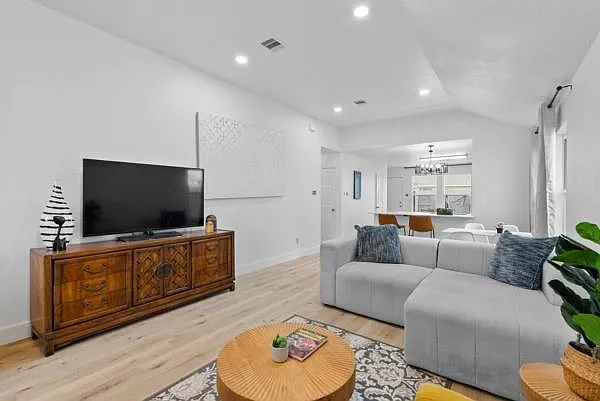 5915 Shining Leaf Ct — Photo 7