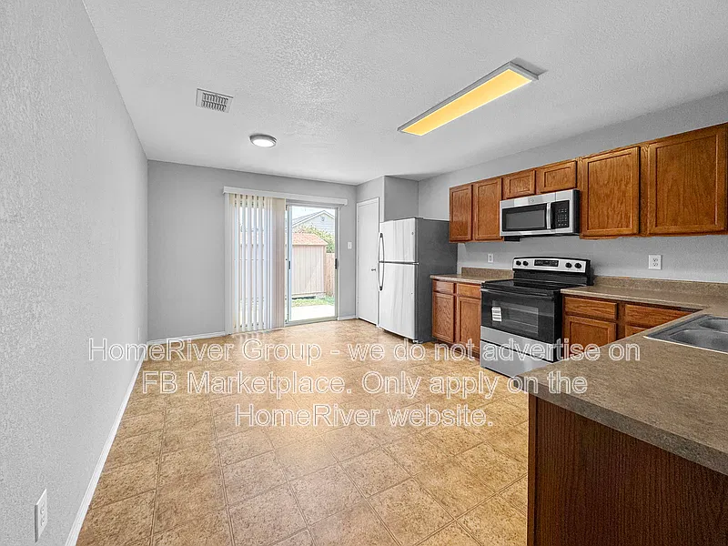 3 bed, 2.5 bath, 2104 sqft, $1,875 — Photo 4