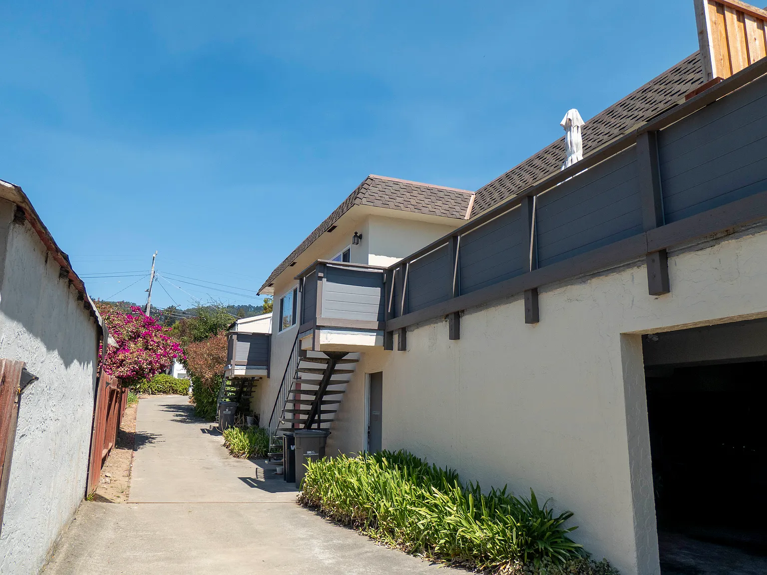 2861 Carmel St — Photo 4