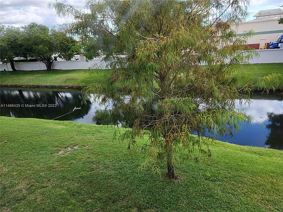 2nd image of 823 Twin Lakes Dr #31-G