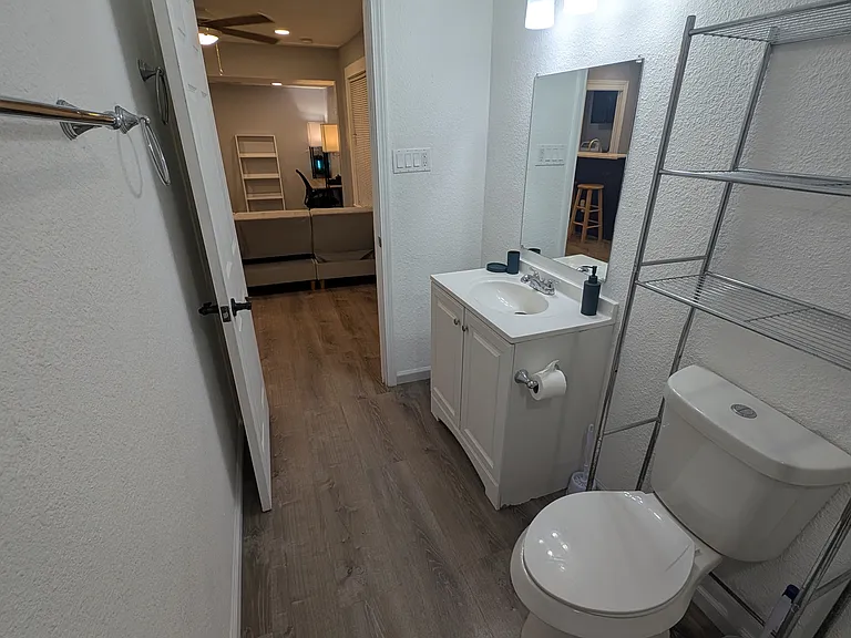 907 N Gregg St #B — Photo 8