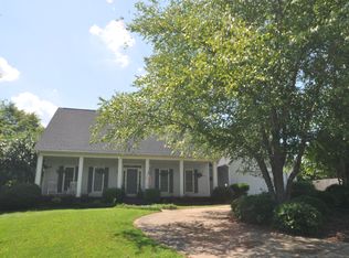 5592 Lakefront Dr, Tupelo, MS 38801