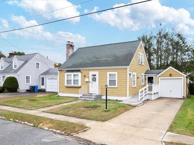 22 Community Dr, Cranston, RI, 02905
