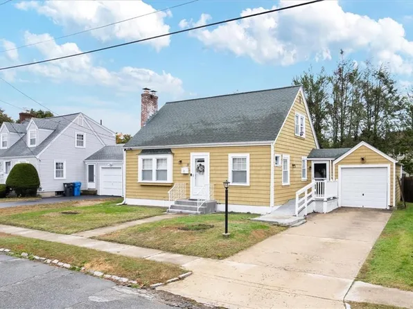 22 Community Dr, Cranston, RI 02905