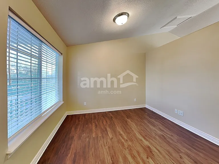 4006 E Dillons Dr — Photo 4