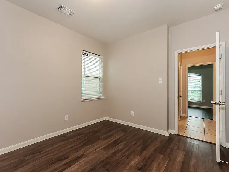 4144 Tower Ln — Photo 13
