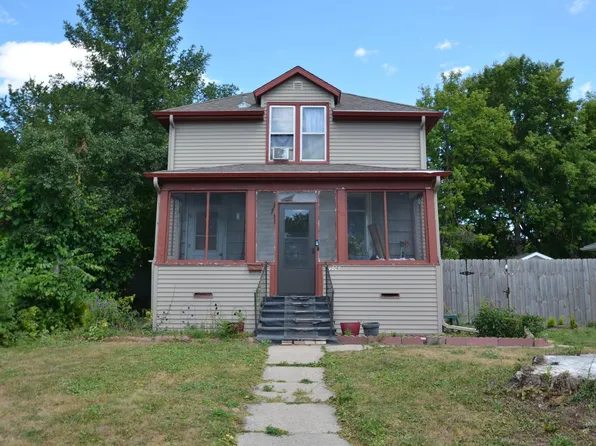 506 4th St S, Moorhead, MN 56560