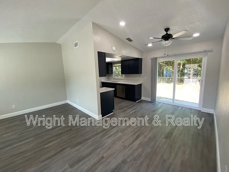 2 bed, 2.0 bath, 906 sqft, $1,800 — Photo 4