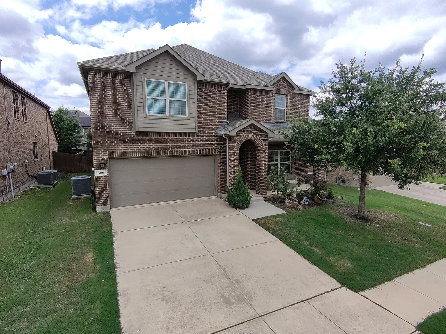 4 bed, 2.5 bath, 2983 sqft, $3,100 — Photo 1