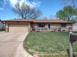 1218 Willow Ln, Haysville, KS 67060