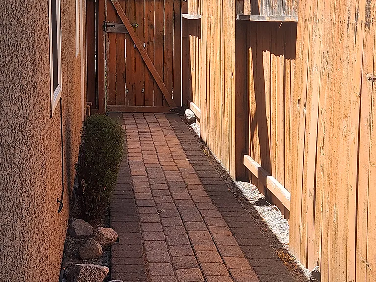 9520 Happy Canyon Dr — Photo 31