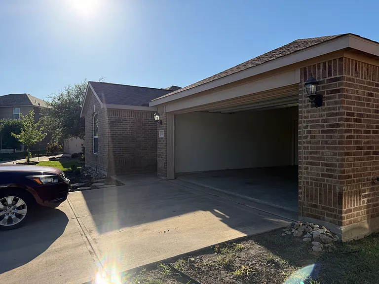 1318 Soap Tree Dr — Photo 2