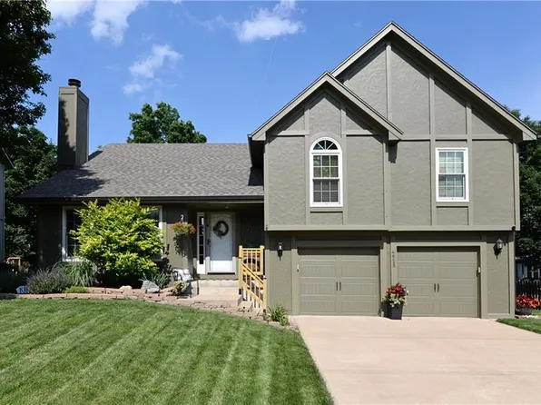 4825 Noreston St, Shawnee, KS 66226