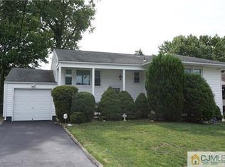 9 Bloomfield Ave, Iselin, NJ 08830