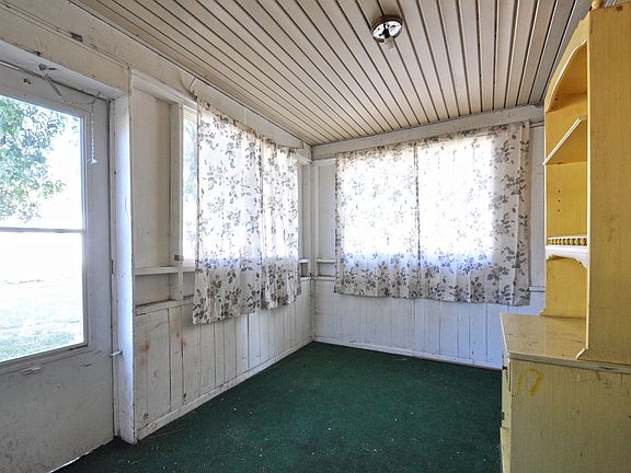 3rd image of 724 N Division St