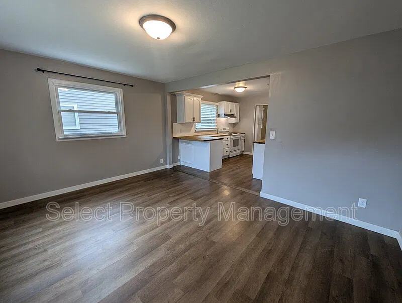 3 bed, 1.0 bath, 1256 sqft, $1,399 — Photo 2