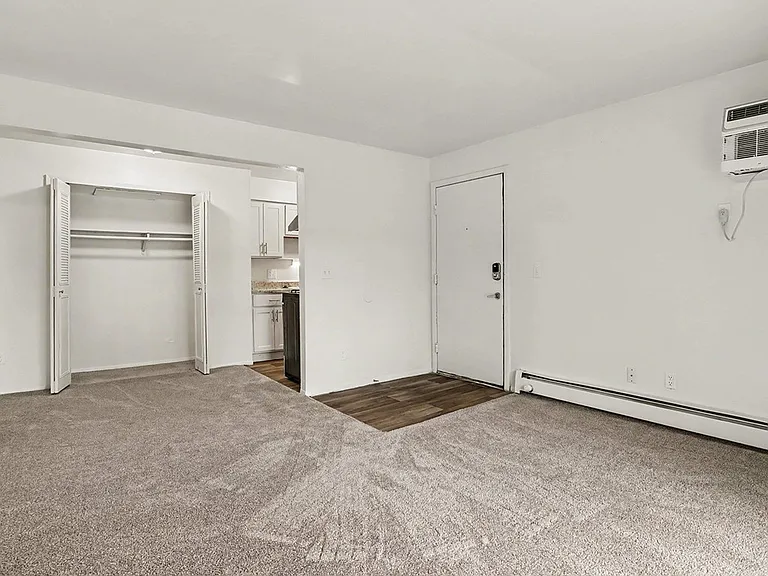Fairlane Apartments — Photo 8
