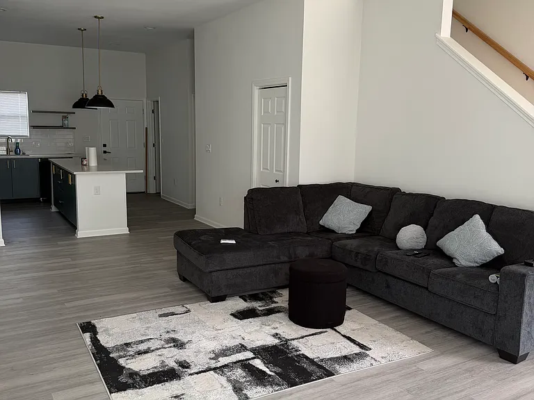 147 Vine St — Photo 2
