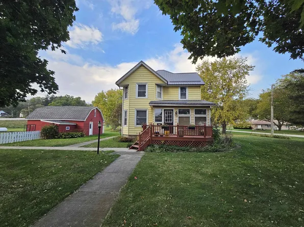 209 Iowa St, Clermont, IA 52135