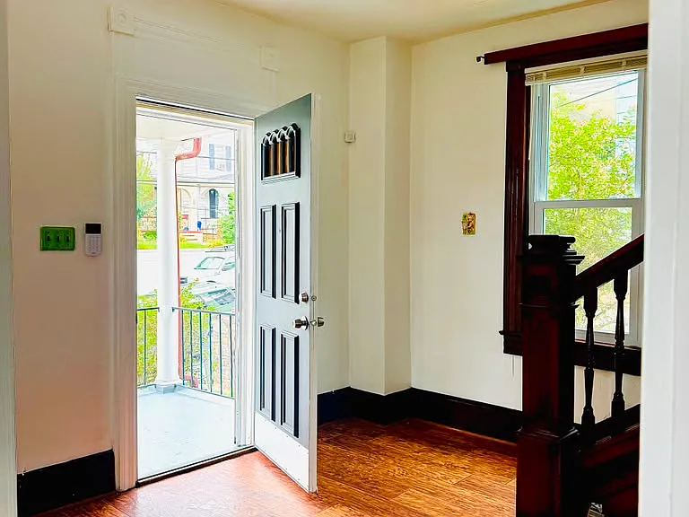 8 N Virginia Ave — Photo 2