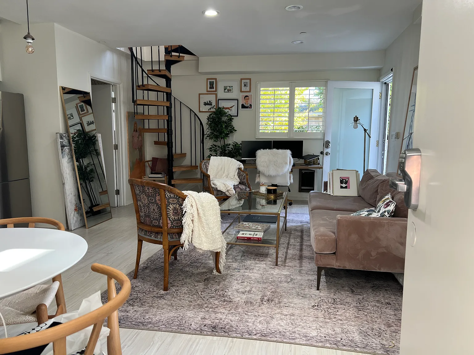2437 Hill St — Photo 4