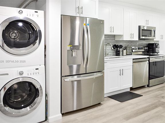 3rd image of 1021 Mockingbird Ln APT 202