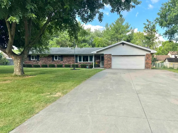 902 Pavalion Dr, Kokomo, IN 46901