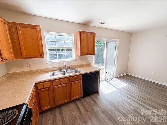 2nd image of 1134 Jordans Pond Ln