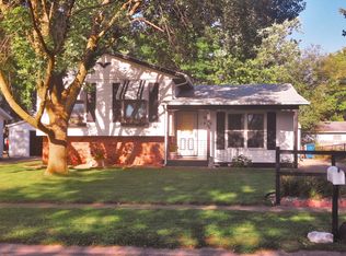 1952 Stanhope Rd, Springfield, IL 62702