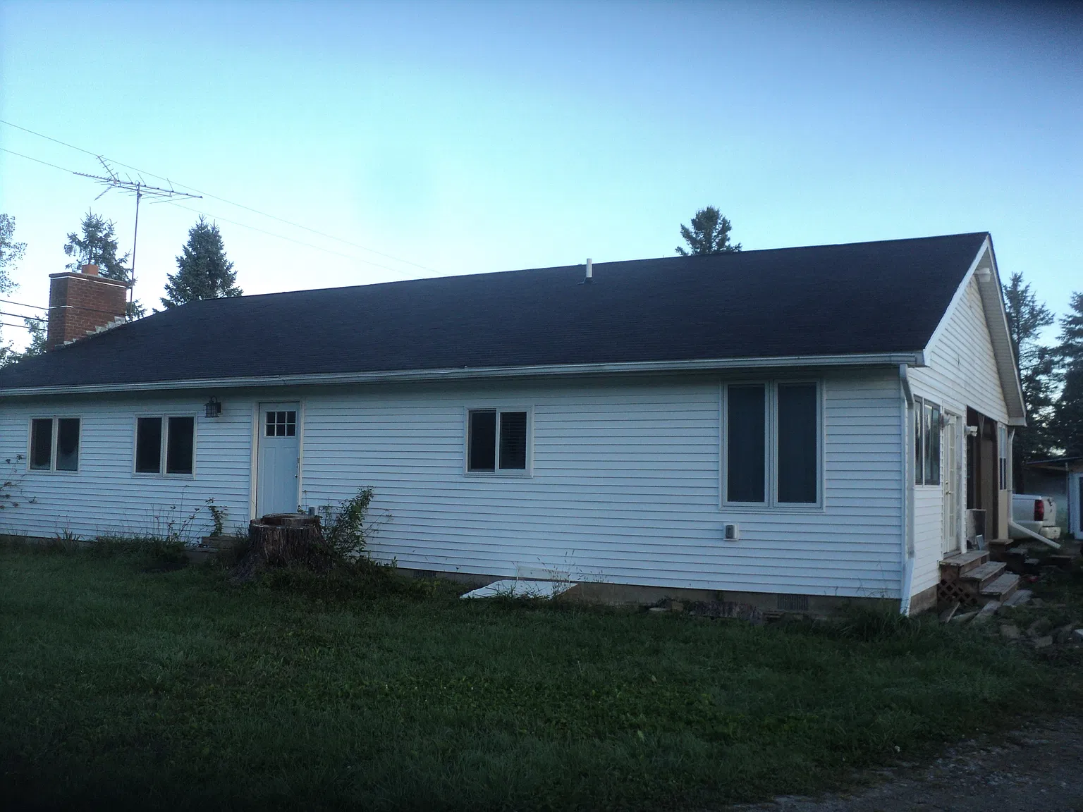 3 bed, 1.5 bath, 1675 sqft, $2,150 — Photo 2