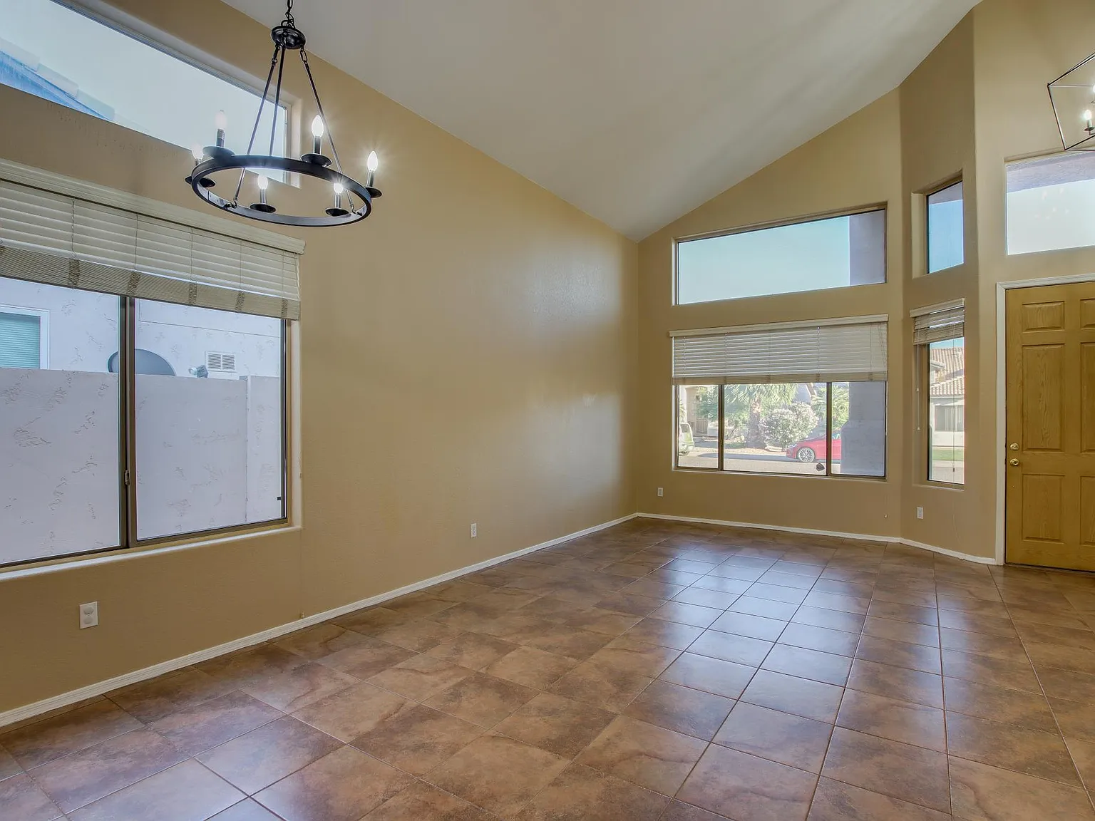 516 W Anderson Ave — Photo 2