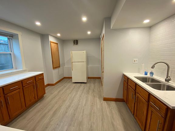 2nd image of 4821 W Grace St #G