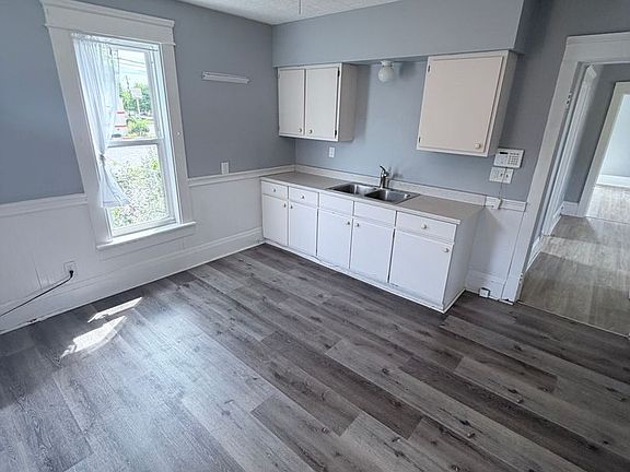 4th image of 2301 East Ave