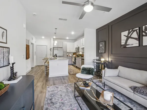 Advenir at Mallory Lake