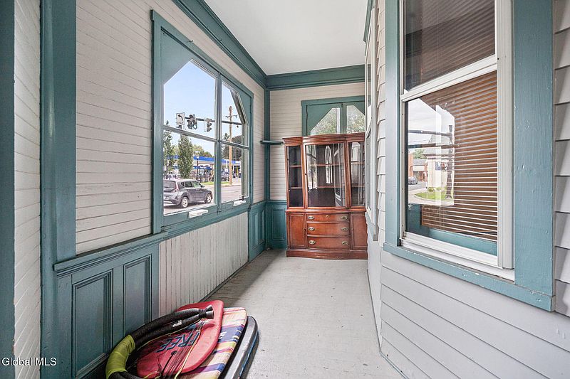 3rd image of 476 Delaware Avenue