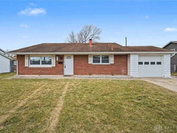 419 Falcon Dr, New Carlisle, OH 45344