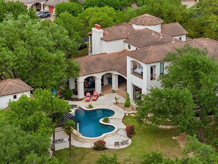 201 Costa Bella Dr — Photo 16