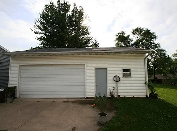 2nd image of 305 S White St