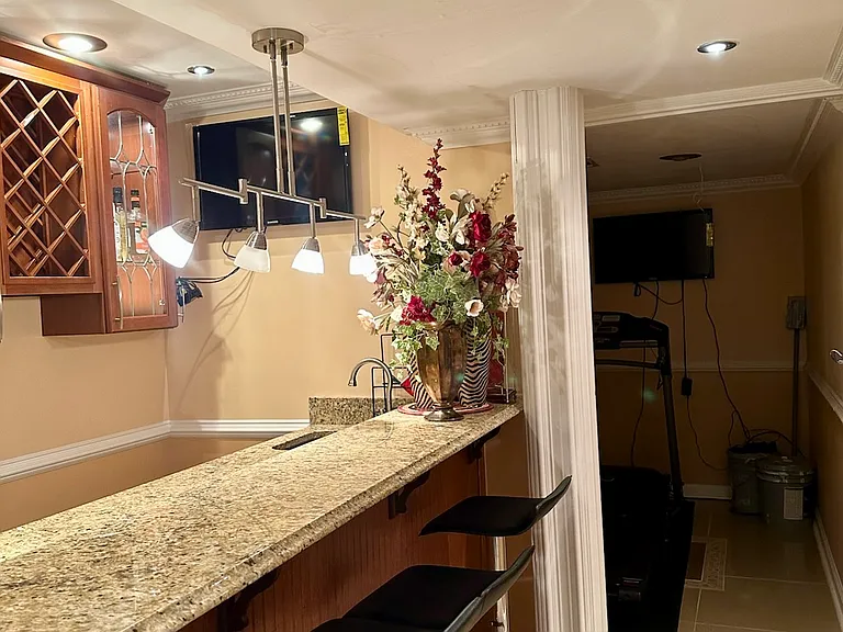 6909 Crossfield Ct — Photo 5
