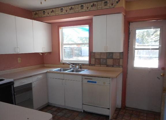 3rd image of 128 Carey Pl