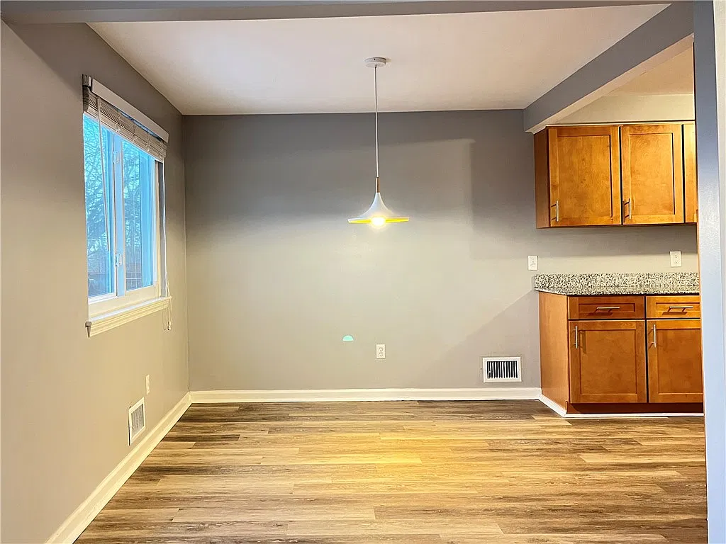 3 bed, 1.5 bath, 1144 sqft, $2,200 — Photo 4