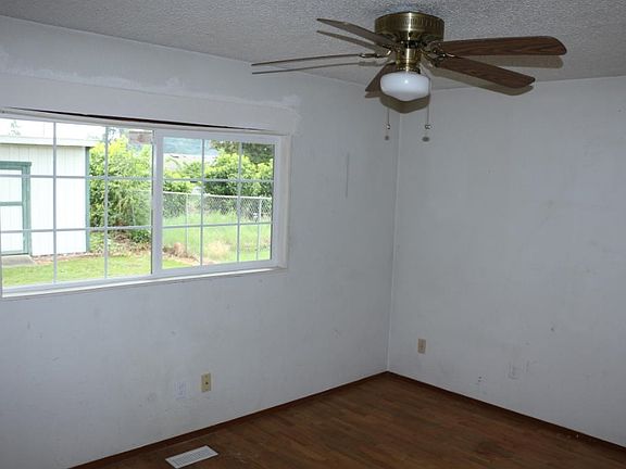 5th image of 14415 25th Ave E