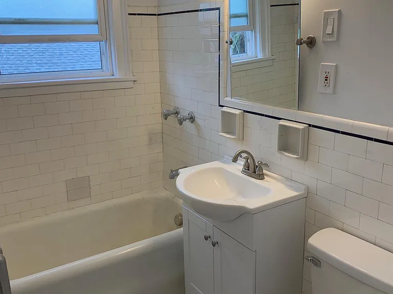 142 Saranac Ave #6 — Photo 3