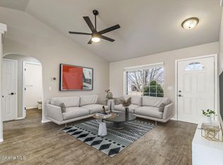 8902 N Torrey Ln, Hayden Lake, ID 83835