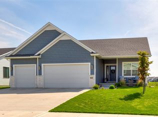 813 NE Meadow Landing Dr, Ankeny, IA 50021